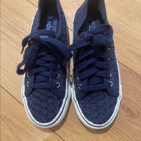 Keds Dark Blue Mesh Size 13 Girls Shoes with Flower detail - Picture 3 of 5